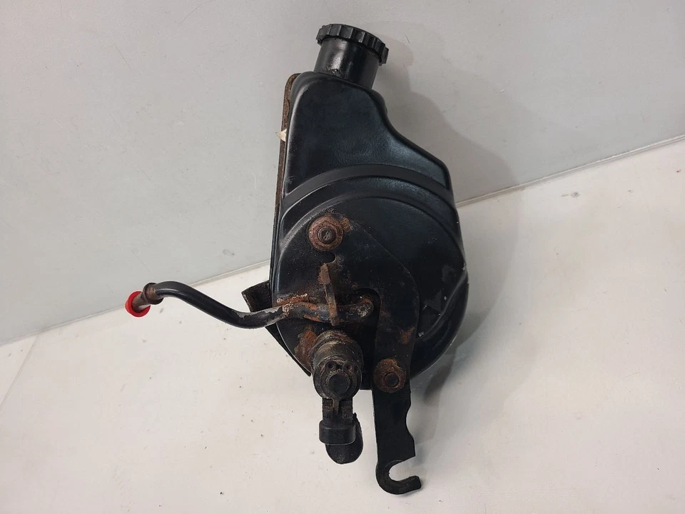 Chevrolet Tahoe 1997-99 (5,7 L) bomba de dirección asistida con frenos de vacío Foto 3 de 4