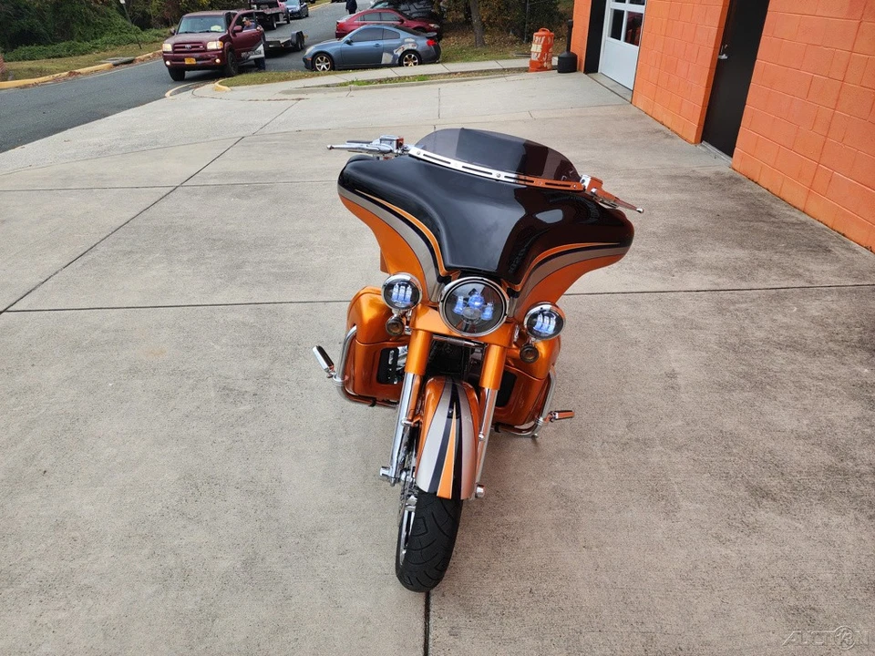 Harley-Davidson CVO Street Glide 2011 Foto 3 de 4