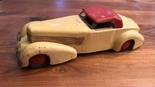 VINTAGE WYANDOTTE PRESSED STEEL CORD Pull Back CAR  Cream Red Coffin Nose