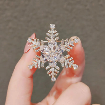 Exquisite Snowflakes Snow Rhinestone Brooches Pins Delicate Shining ...