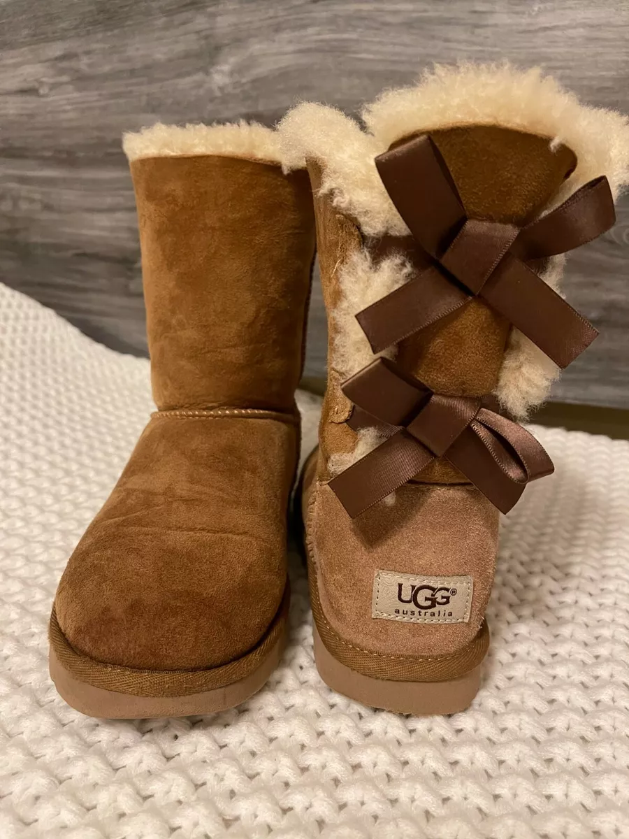 UGG 1016225 Women Bailey Bow II Chestnut Winter Boot US Size 7