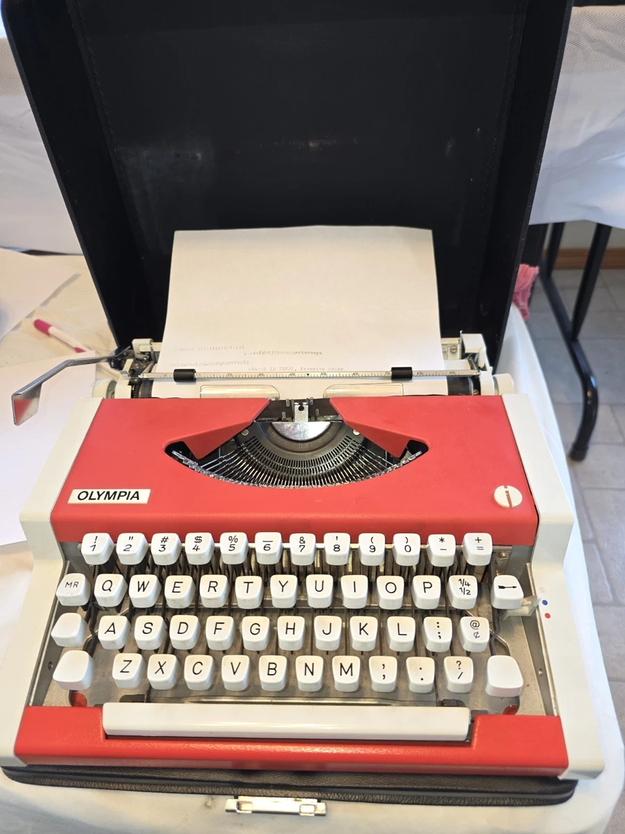 Olympia Traveller Typewriter In Collectible Typewriters for sale