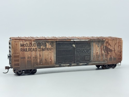 HO Athearn McCloud River Railroad 50’ vagón de carga de doble puerta MR #2110 DESGASTADO | Condition: Used