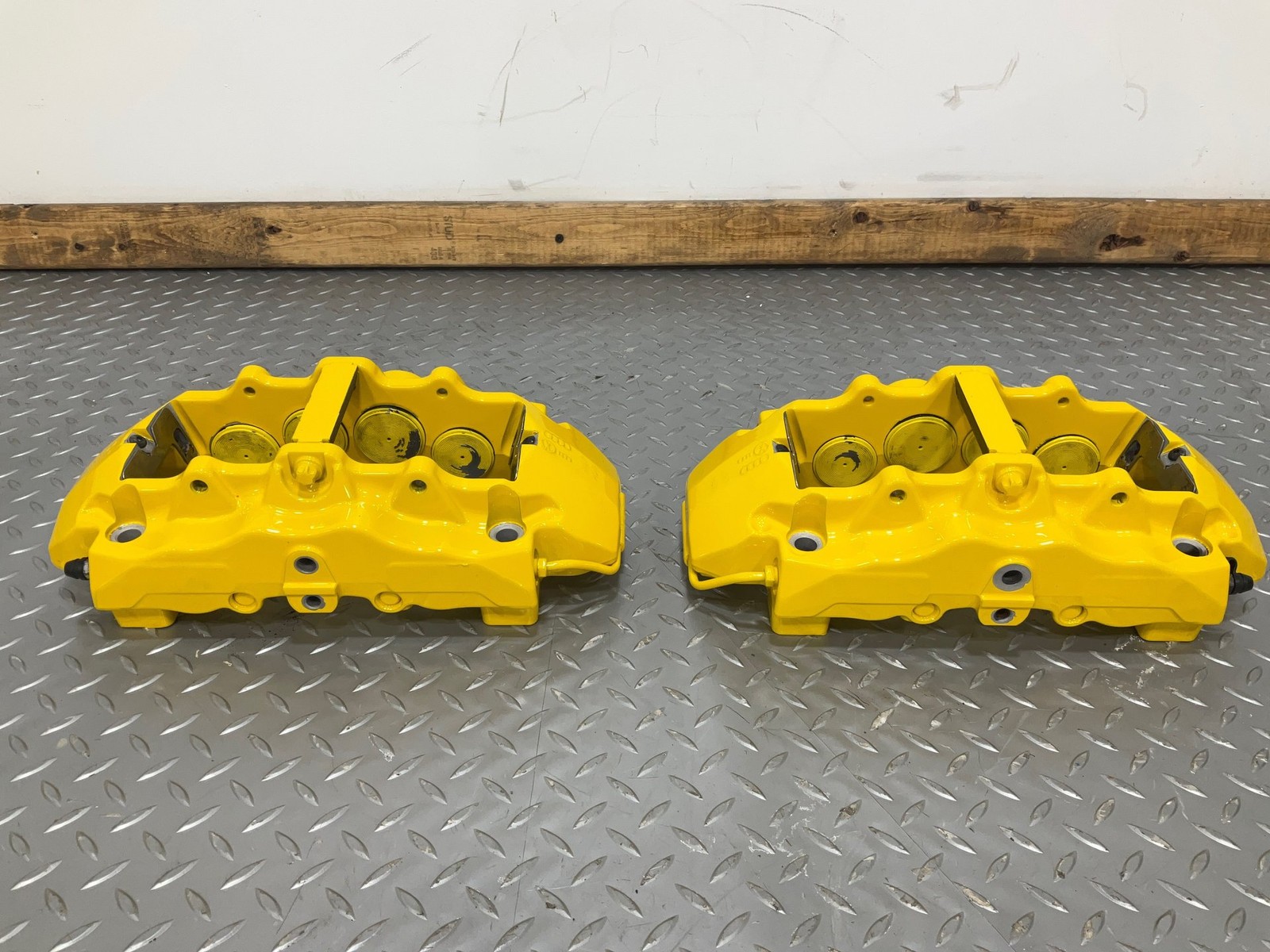 Lamborghini Gallardo 2010 Front Brembo brake calipers with pads Set Yellow