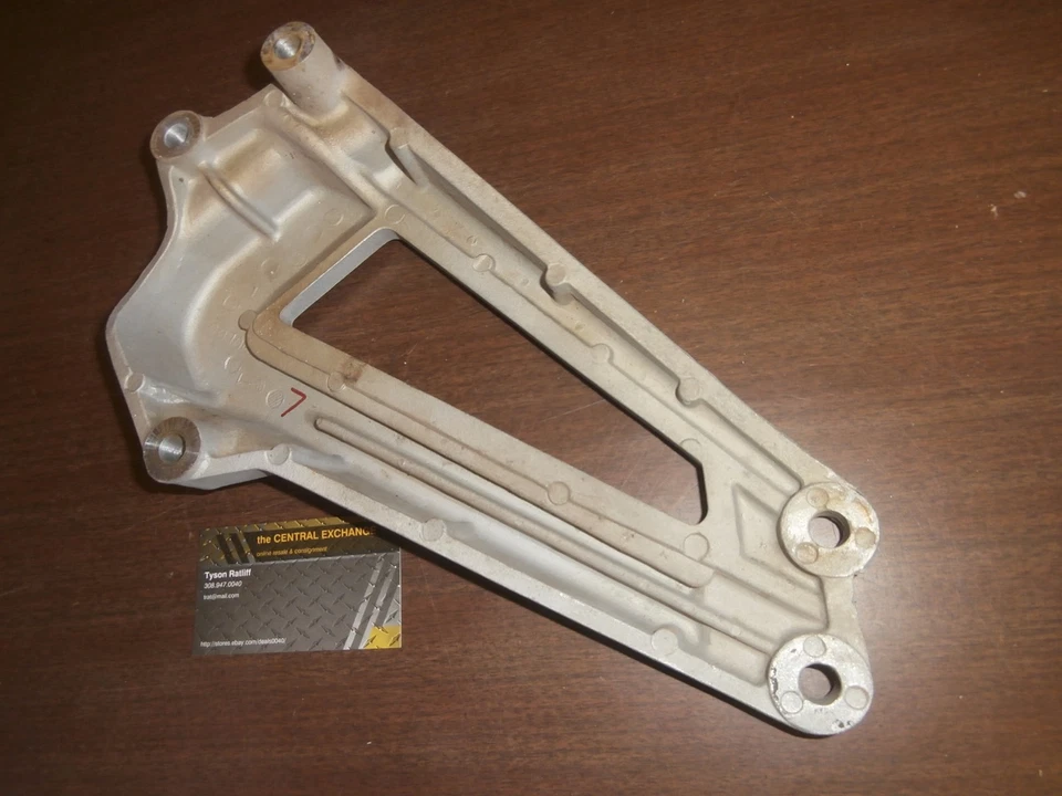 82 Yamaha Virago 920 XJ920 genuíno passageiro esquerdo traseiro peg/montagem em tubo de escape - Imagem 4 de 4