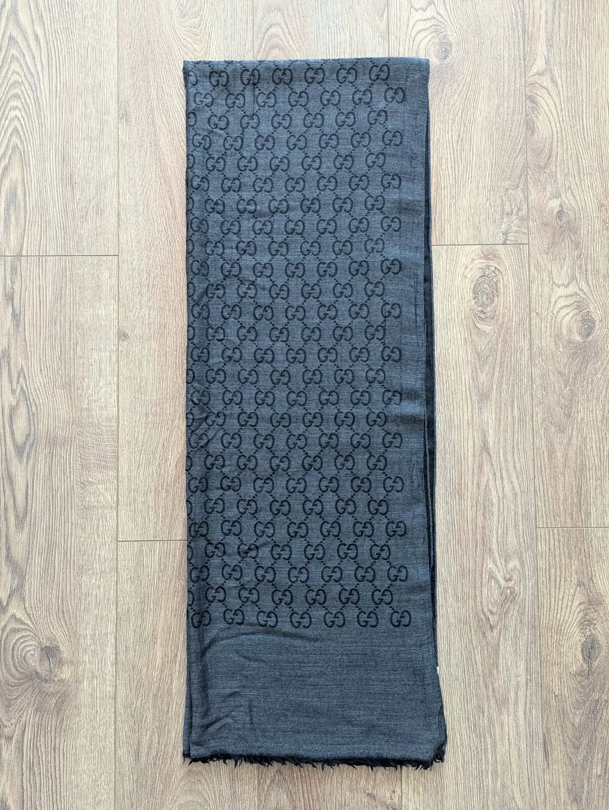 Foulard Gucci GG monogramme 200*70 Made In Italy gris 165903 3G646