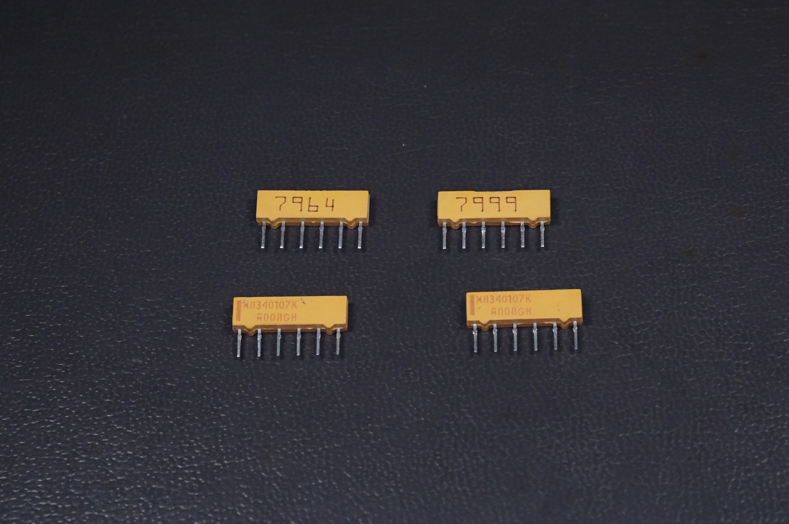 Lot of 4 M8340107KA008GH Vishay Dale Resistor Network 220/330Ohm 3/5W 2