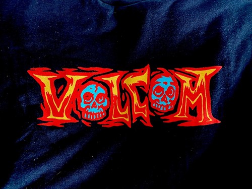 New Volcom Stone Skull T Shirt Menโs M Black Red Skate Board Tees ๐๐น - Picture 3 of 5