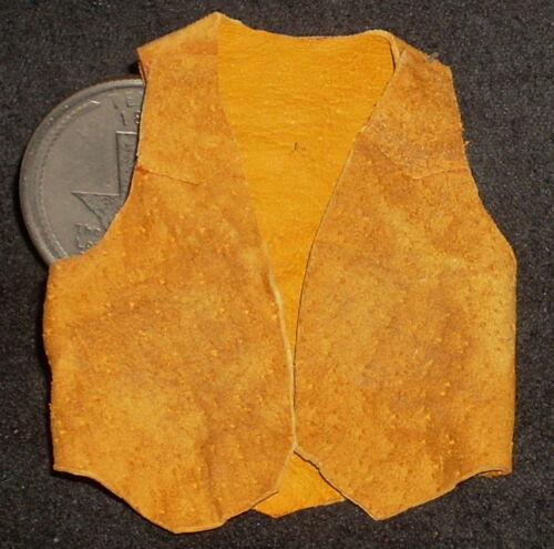 Dollhouse Miniature Western Cowboy Tan Suede Leather Vest, Old 1:12 Prestige - Afbeelding 1 van 2