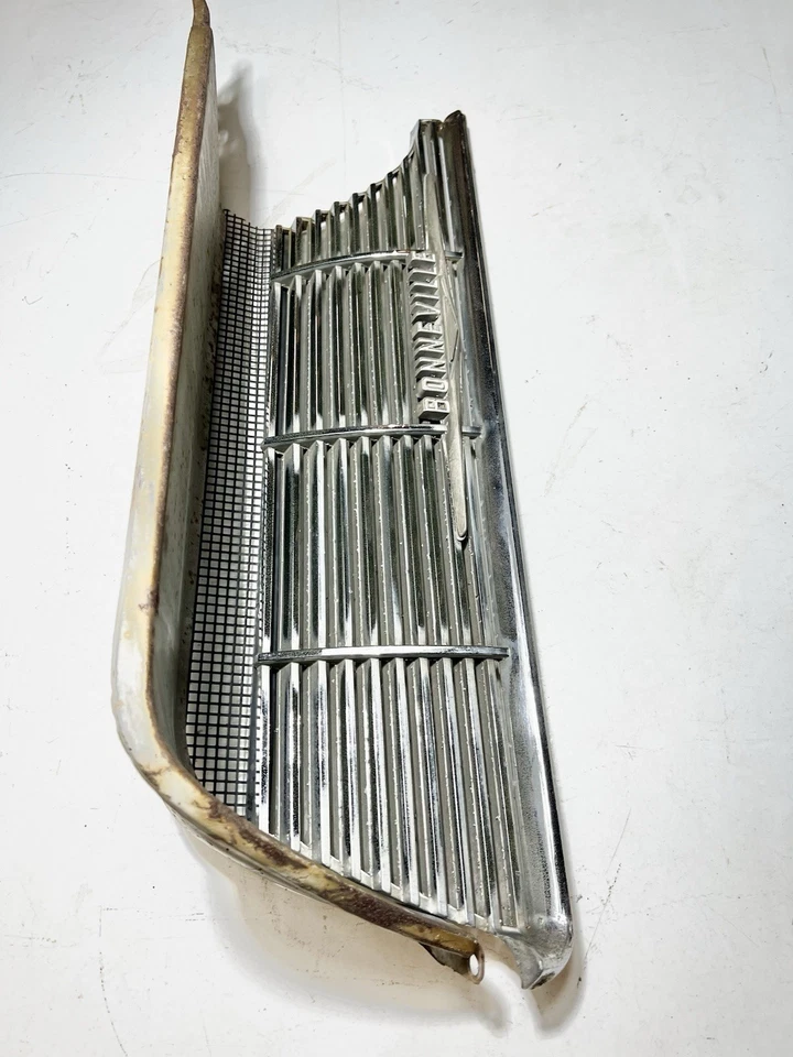 1961 Pontiac передняя решетка Bonneville Catalina, Ventura слева от водителя - Изображение 2 из 4