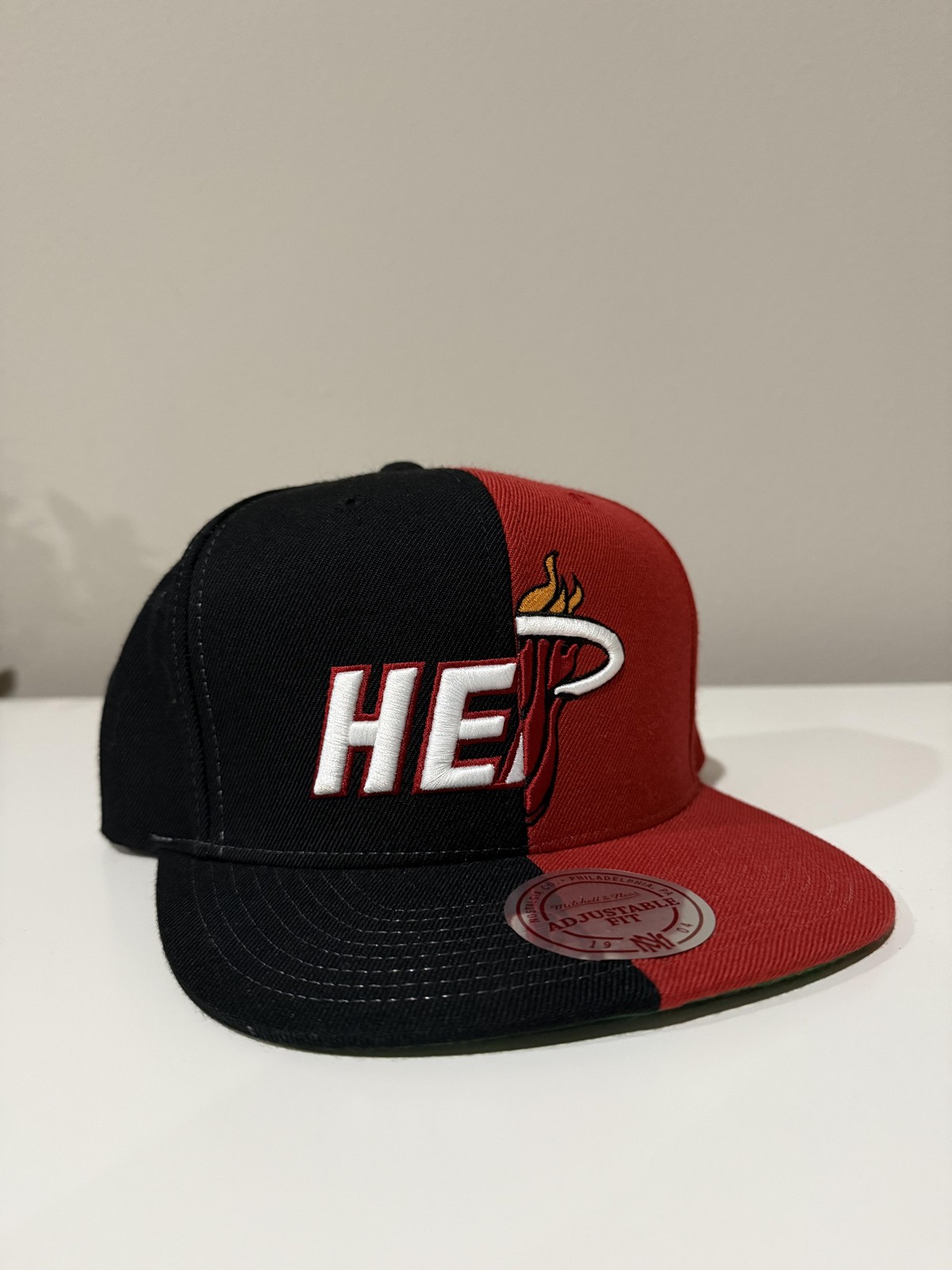 Miami Heat Hat Cap Snap Back Black Red NBA Basketball Mens Script Retro 2 Tone