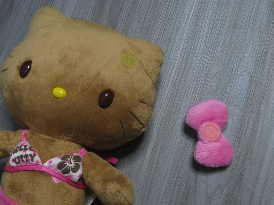 Hello Kitty Sun Kissed Plush - Tan Brown In Bikini With Bow - Rare Sanrio 2009 - Image 4 of 4