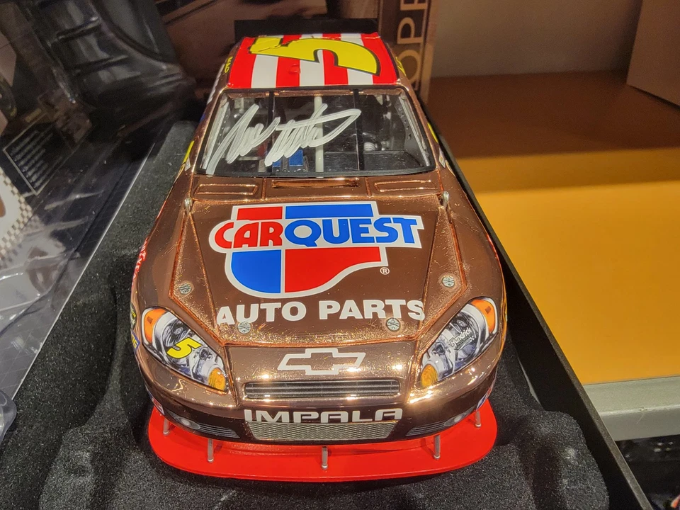 Mark Martin #5 Carquest 2010 autografiado en honor a los soldados 1:24 Elite cobre 8/50 Foto 2 de 4
