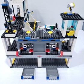 Lego 2008 City Town Police Headquarters 7744 With Manuals 99% Complete