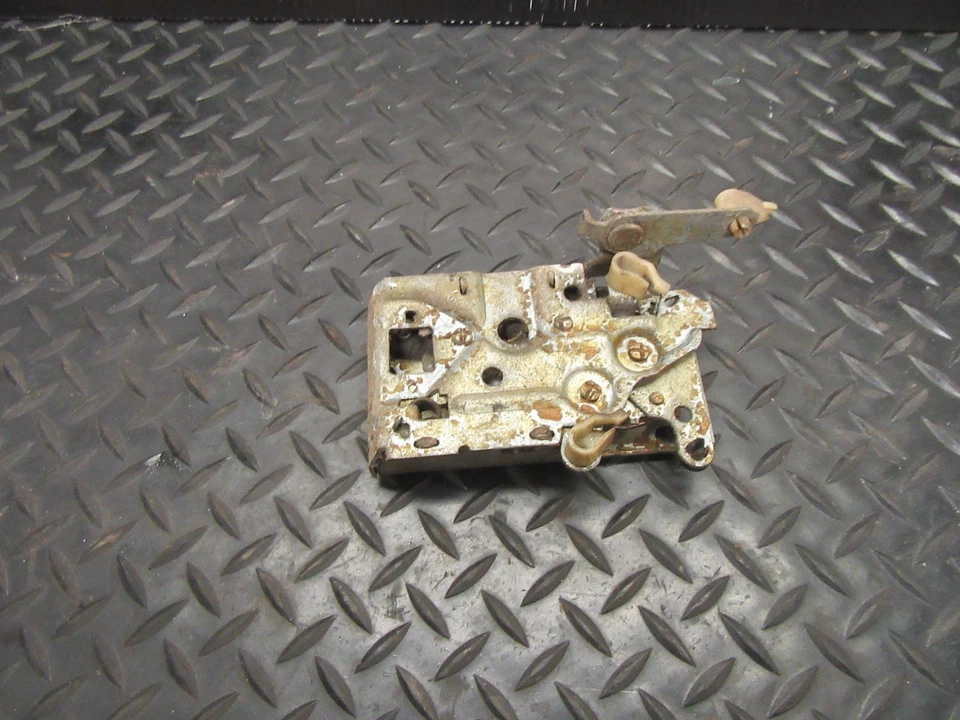 1973-1979 FORD TRUCK F100 F250 F350 RANGER DOOR LATCH RIGHT SIDE  - Image 3 of 3