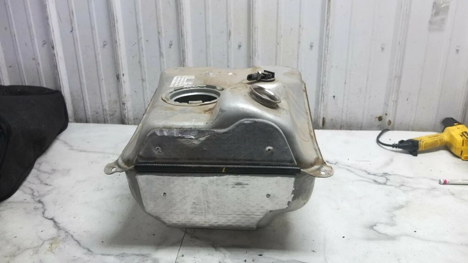 21 BRP Can Am Spyder Roadster RT Limited 1330 Gas Fuel Petrol Tank Foto 2 de 4