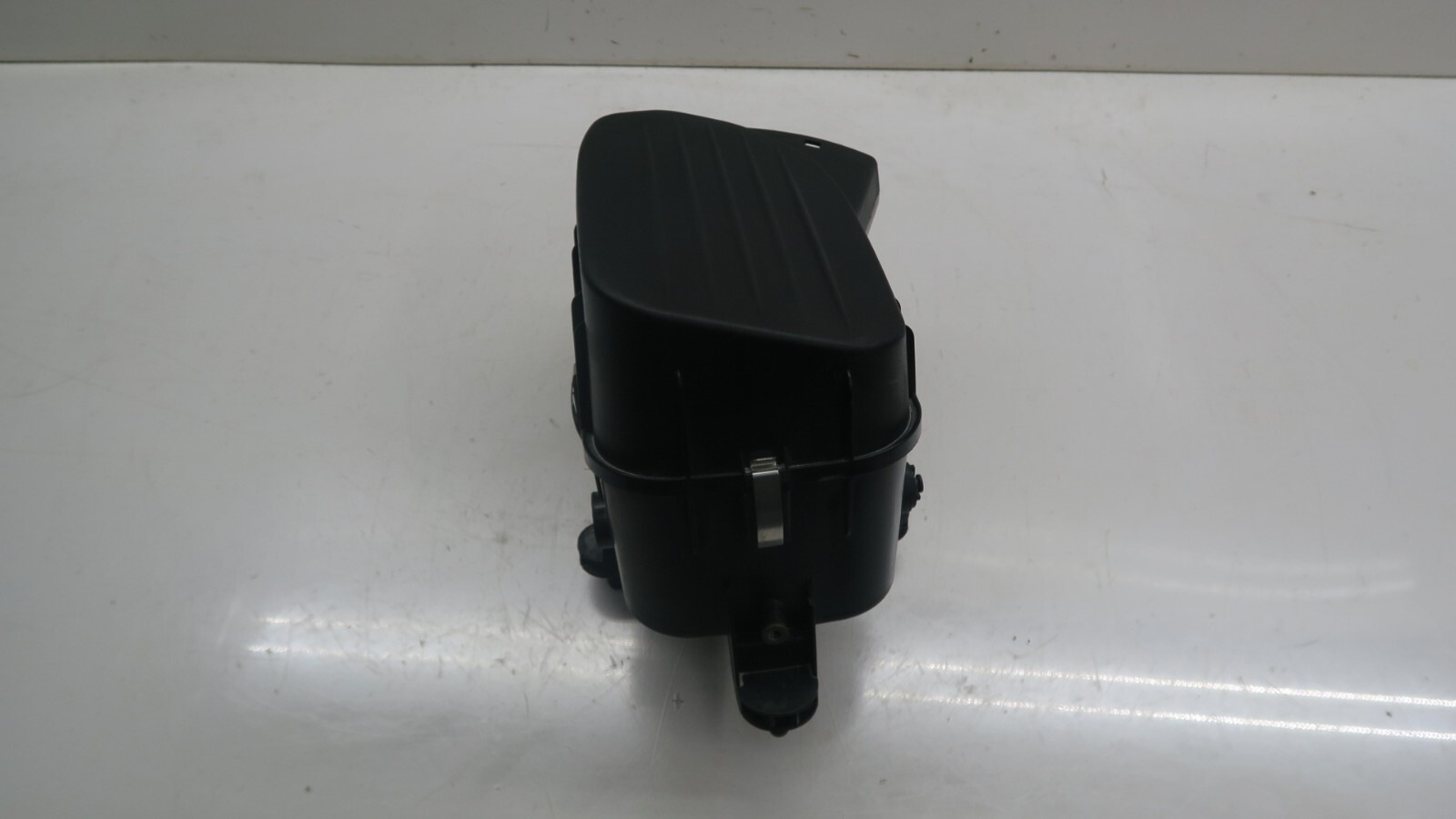 2014-2019 Maserati Ghibli OEM 3.0L Engine Right Air Intake Filter Box 670001543