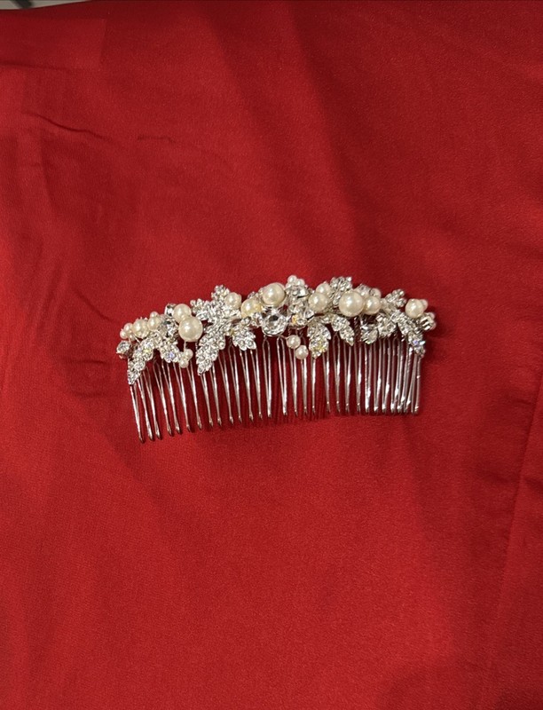 David’s Bridal Delicate Floral Hair Comb Crystals Rhinestones Pearls Glistening