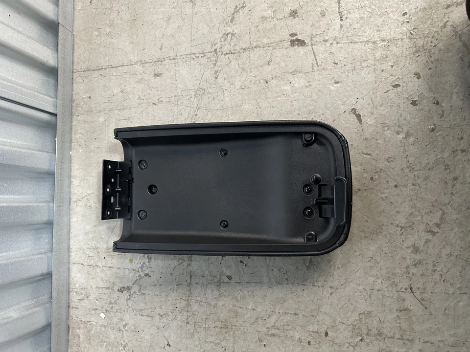 2002 - 2009 雪佛兰开拓者 GMC 特使中控台扶手盖黑色皮革 — 第 2/3 张图片