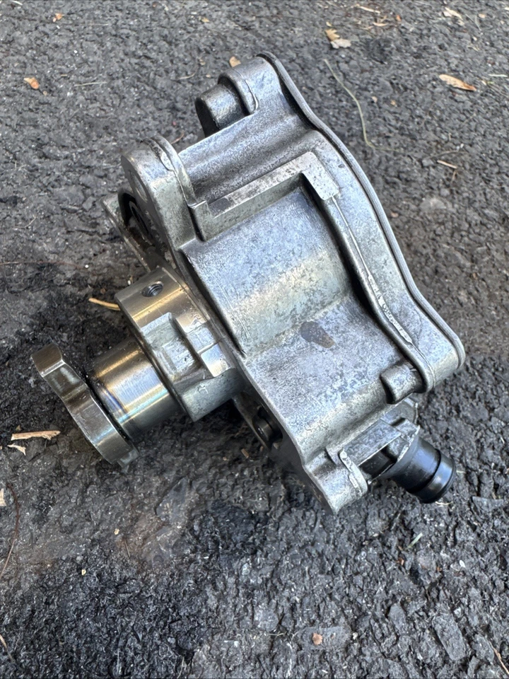 Audi A3 S3 RS3 RSQ3 TTRS Vakum pump 07K145100J - Image 2 of 3