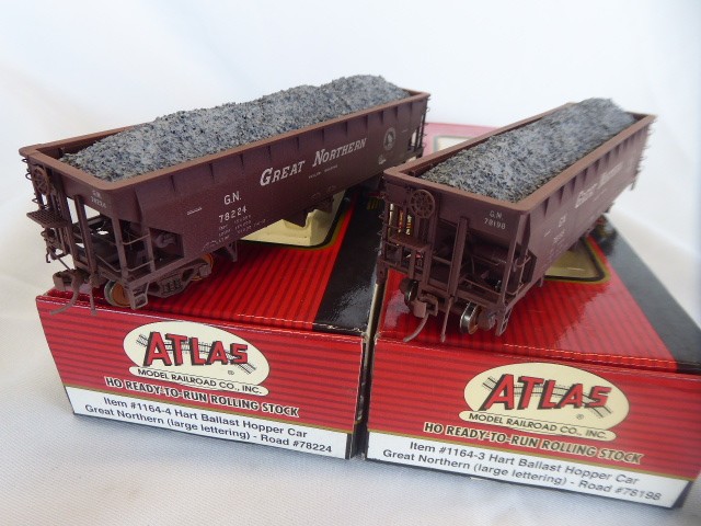2 EA. ATLAS "STEAM ERA CLASSICS" #1164-4 GN HART BALLAST CARS W/HAND MADE LOADS