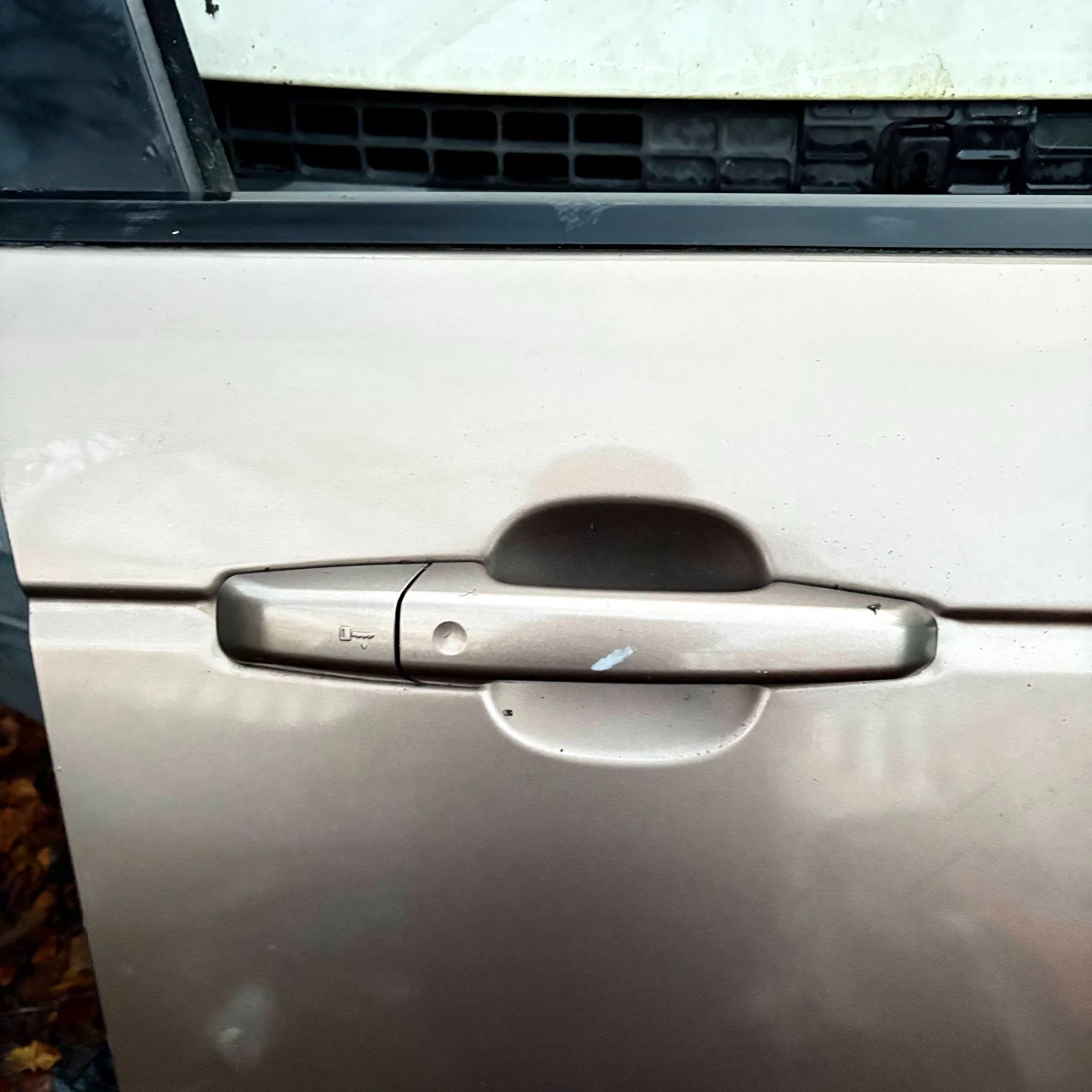 Range Rover L405 exterior door handle cosmetic condition close-up