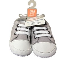 Luvable Friends Gray  White Sneaker Baby Booties Size SM Small 0-6 Months New