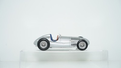 CMC 1/18 Diecast 1939 Mercedes Benz W165 Race Car Series Nr. 2 W18