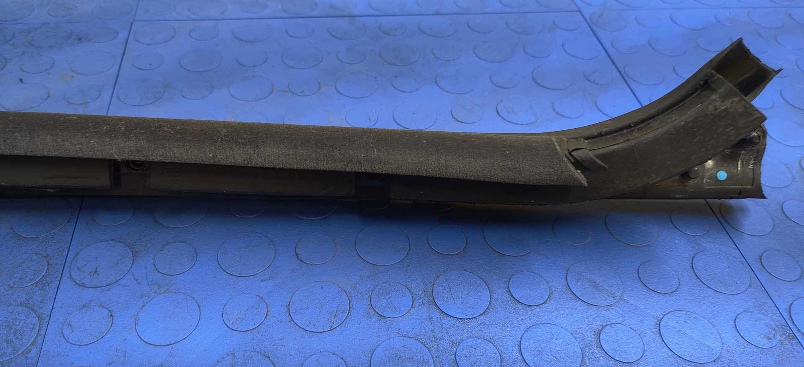 08 BENTLEY Continental GT Coupe Right Upper Door Seal Rubber OEM 3W8867368F