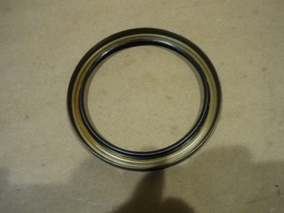 Ferrari 368.355, Mondial t - Cigüeñal trasero - Sello de aceite (NUEVO) - P/N 148671 Foto 2 de 3