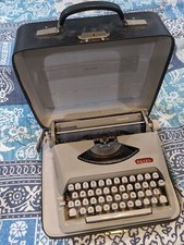 Royal Parade, vintage manual typewriter working thumbnail