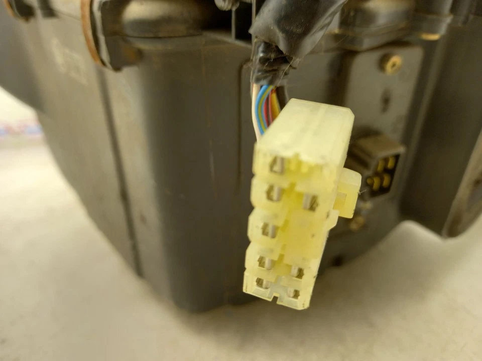 91-96 TOYOTA LAND CRUISER HEATER CORE AC BOX ASSEMBLY - Изображение 3 из 4