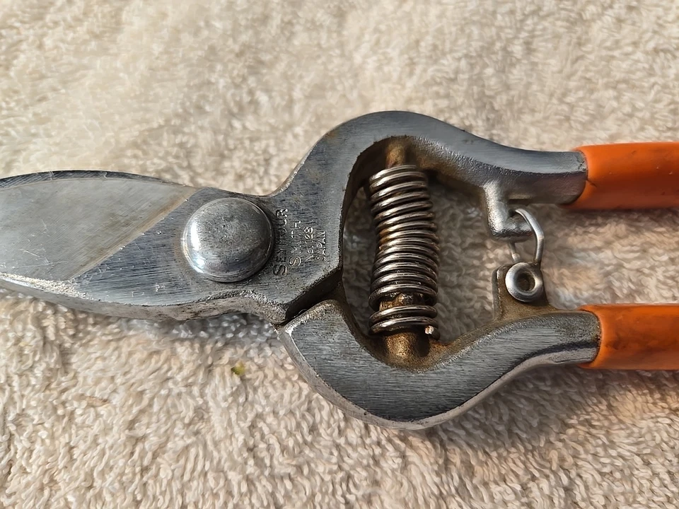 Tijeras de podar vintage Seymour Smith corte a presión n.º 128 hechas en Japón Foto 2 de 3