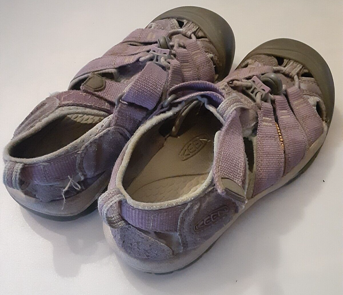Scarpe sandali impermeabili viola Keen taglia 5 o ragazza 2 3. STRAPPATO