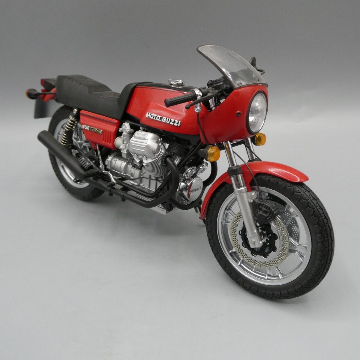 MINICHAMPS Moto Guzzi 850Mk1 Le-Mans Red