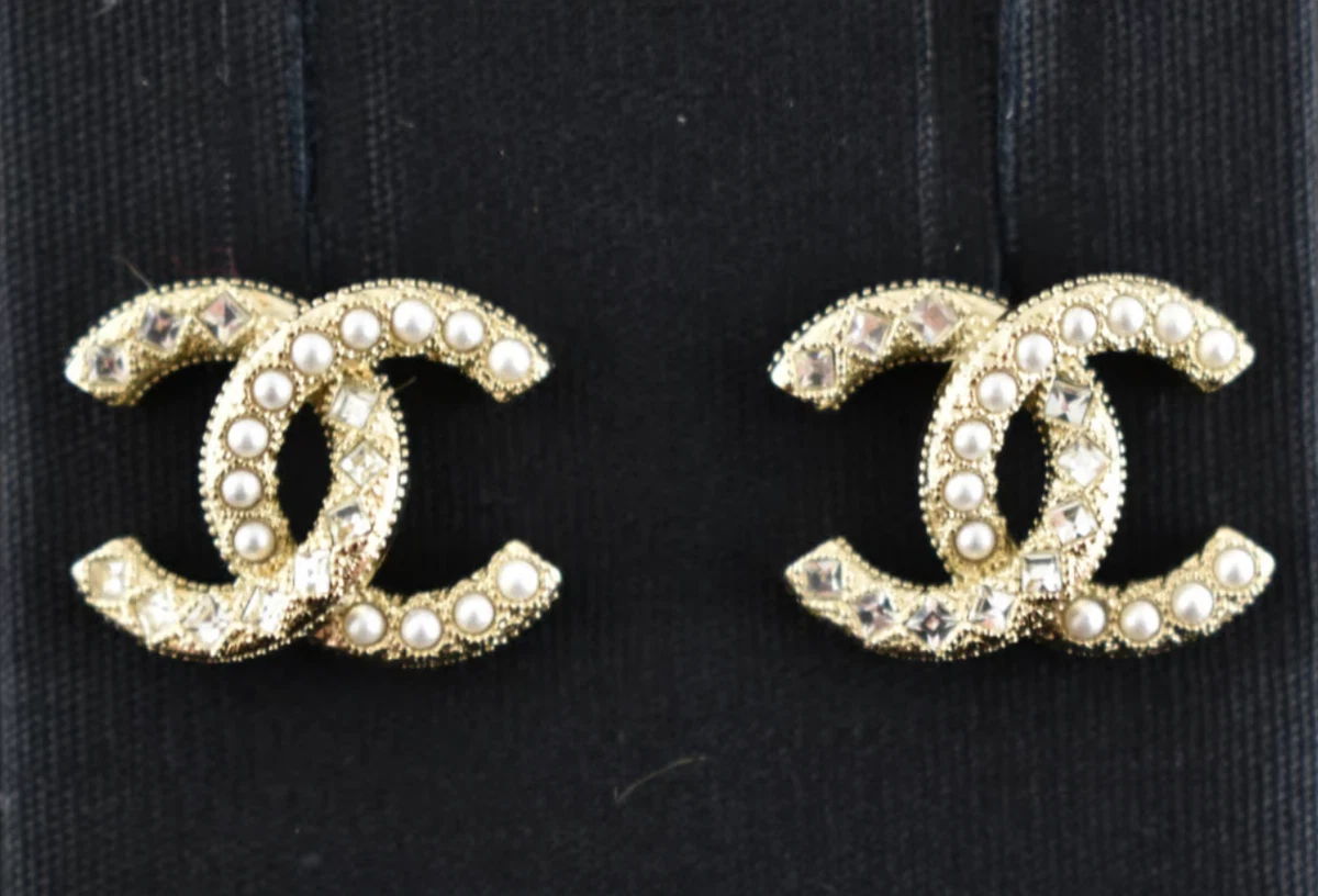 White gold online chanel cc earrings