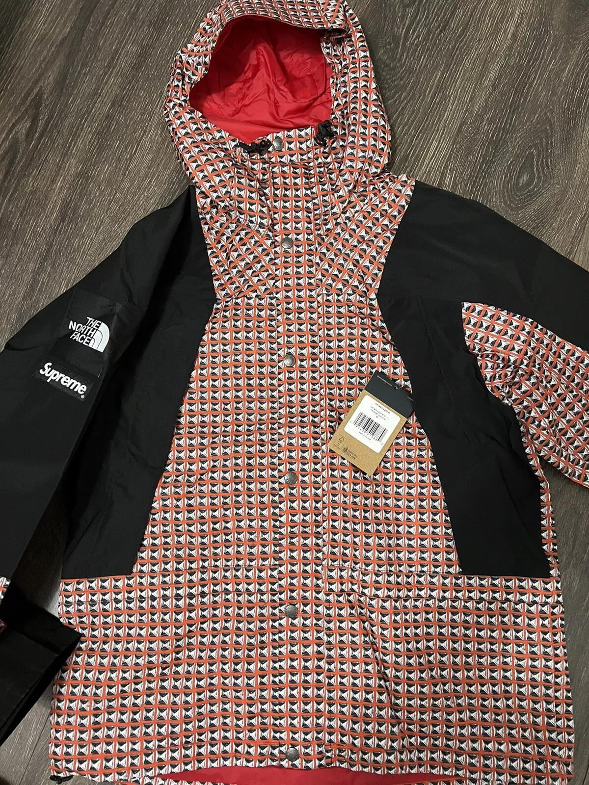 Veste neuve Supreme The North Face Mountain Light rouge taille moyenne