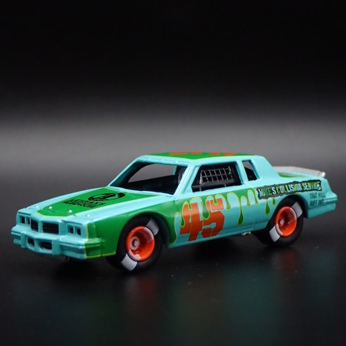 1982 82 Pontiac Grand Prix Demolición Derby 1:64 Escala Diorama Coche Modelo