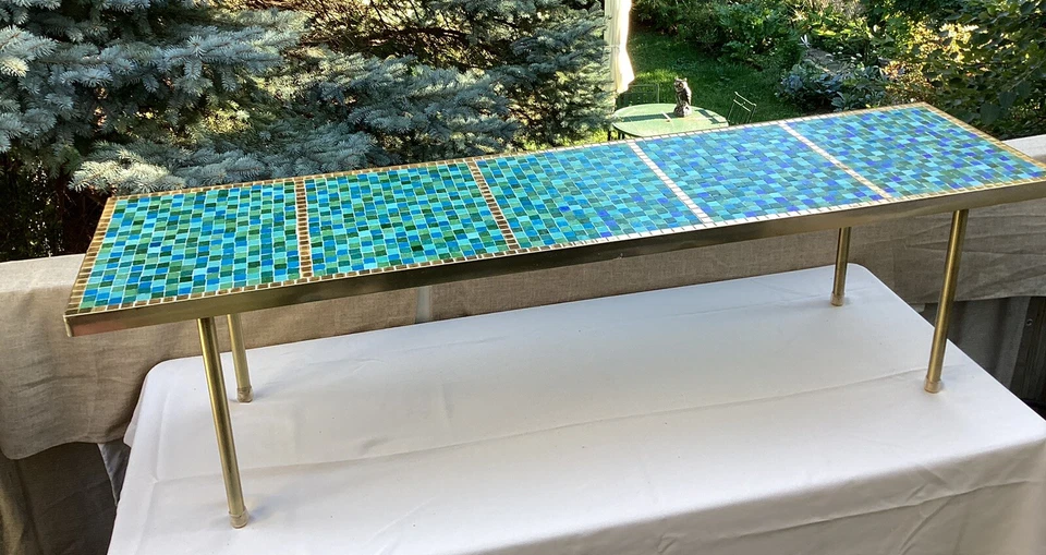 "MESA DE CENTRO ITALIANA MODERNA DE MEDIADOS DE SIGLO 72"" DE LARGO MOSAICO DE VIDRIO Circa 1960" Foto 2 de 4