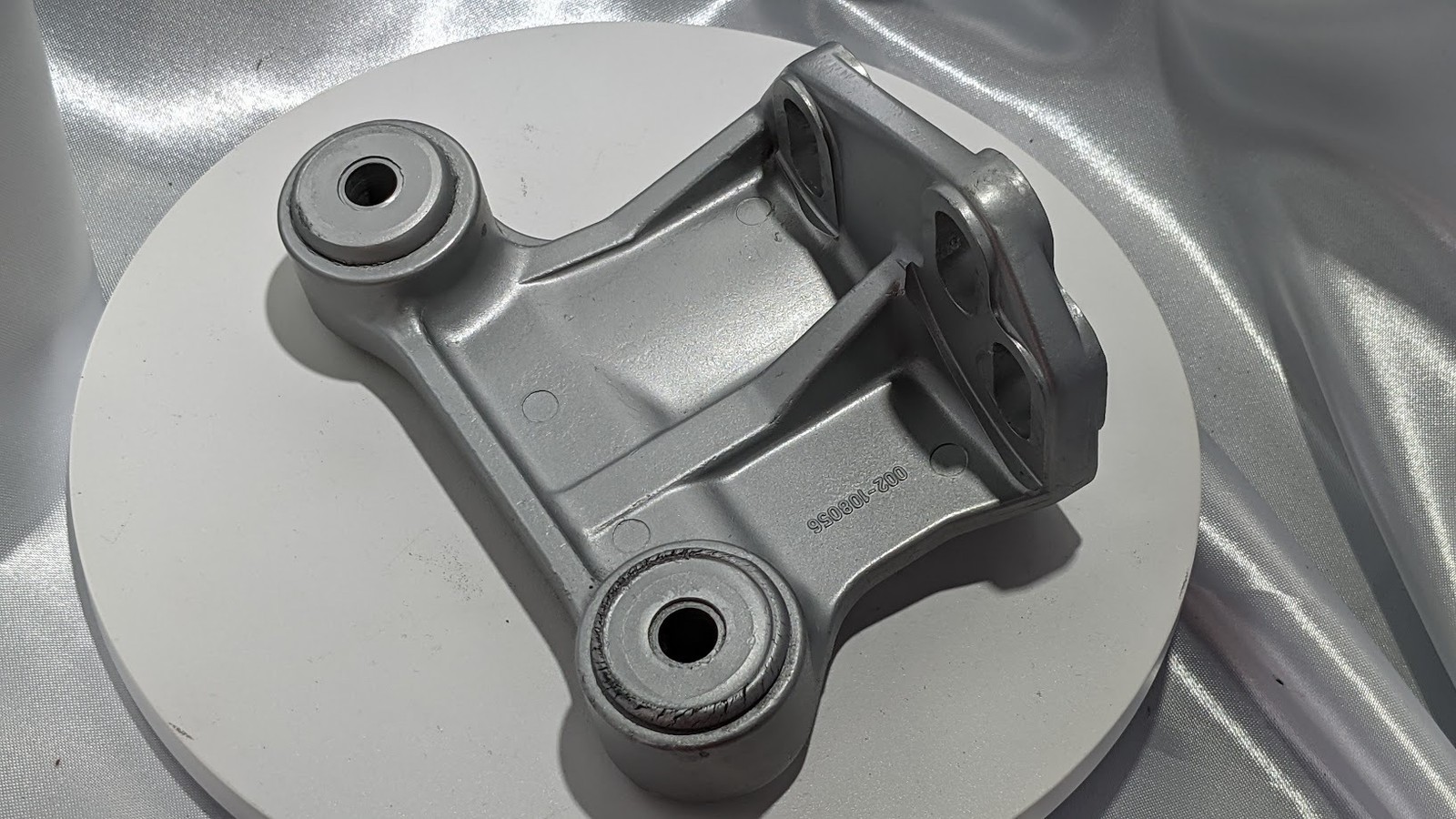 FERRARI 308 PARTS GTS AIR CONDITIONING compressor LOWER SUPPORT BRACKET 108056