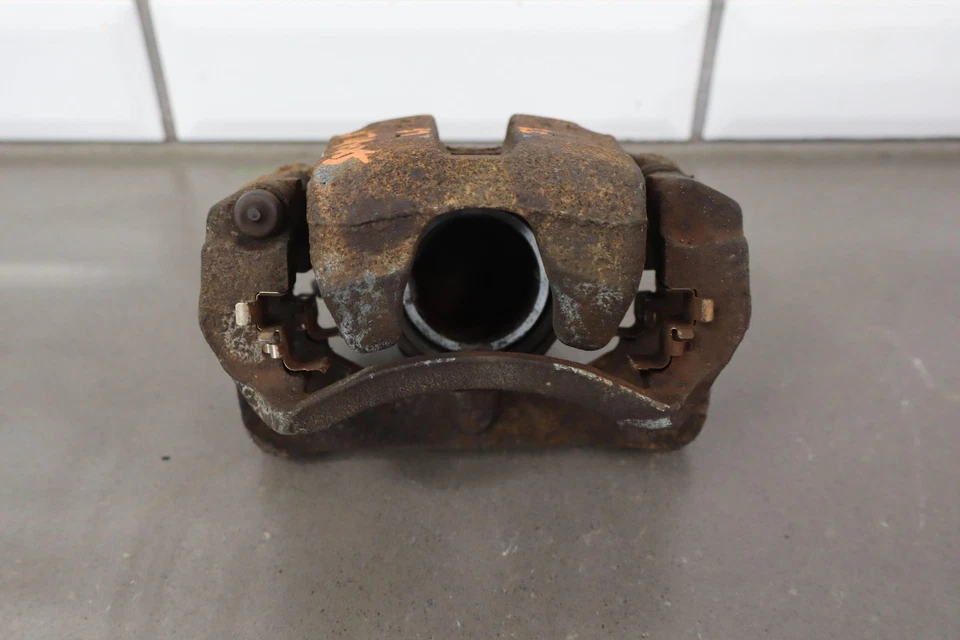 Juego de 4 pinzas de freno plateadas Mazda Miata 1994-2005 (con ruedas de 15") Foto 2 de 4