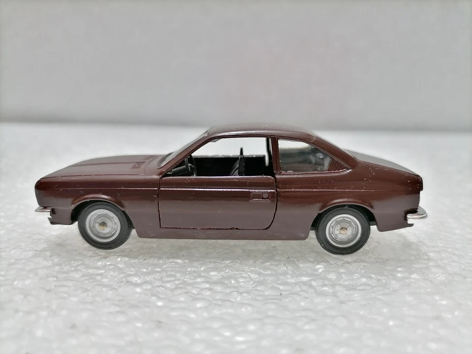 LANCIA BETA Coupé - Modelo Vintage Escala 1:43, Solido 52 Hecho en Francia 1977 Foto 3 de 4