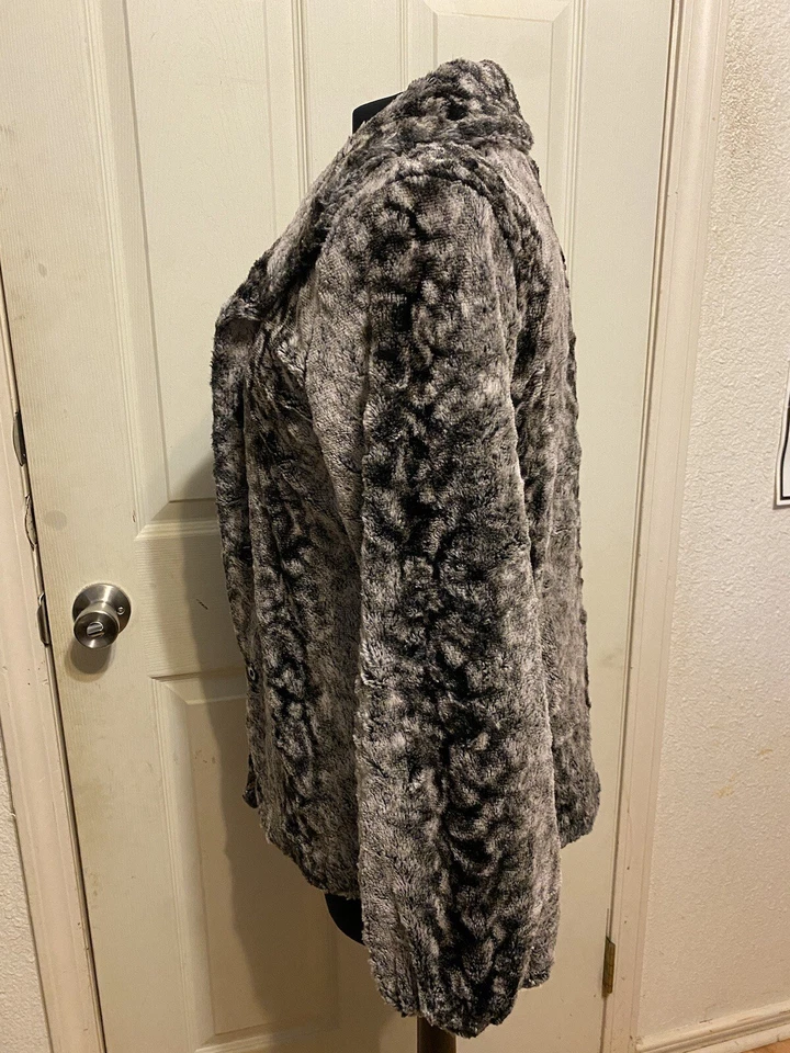 Casaco de pele sintética cinza com botões Sharon Young feminino tamanho médio aconchegante jaqueta extravagante - Imagem 3 de 4