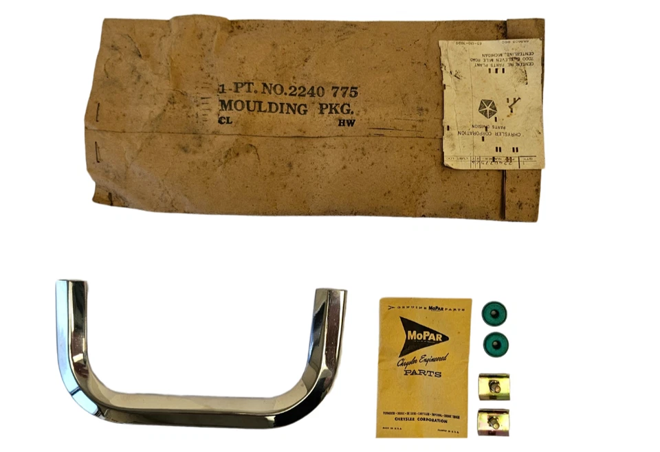 Plymouth Fury 1961 tapa maletero delantero superior cromo moldura 2240775 nuevo de Lote Antiguo Foto 2 de 4
