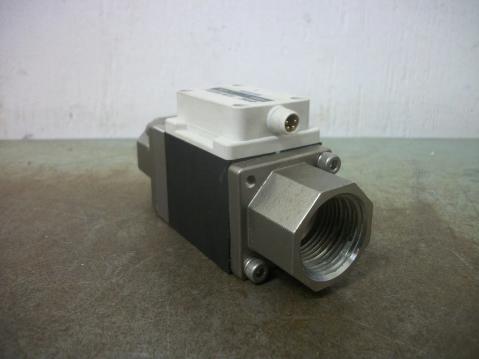 SMC REMOTE SENSOR DIGITAL FLOW SWITCH FOR WATER PF3W540-N06-1T-GR - Image 2 of 4