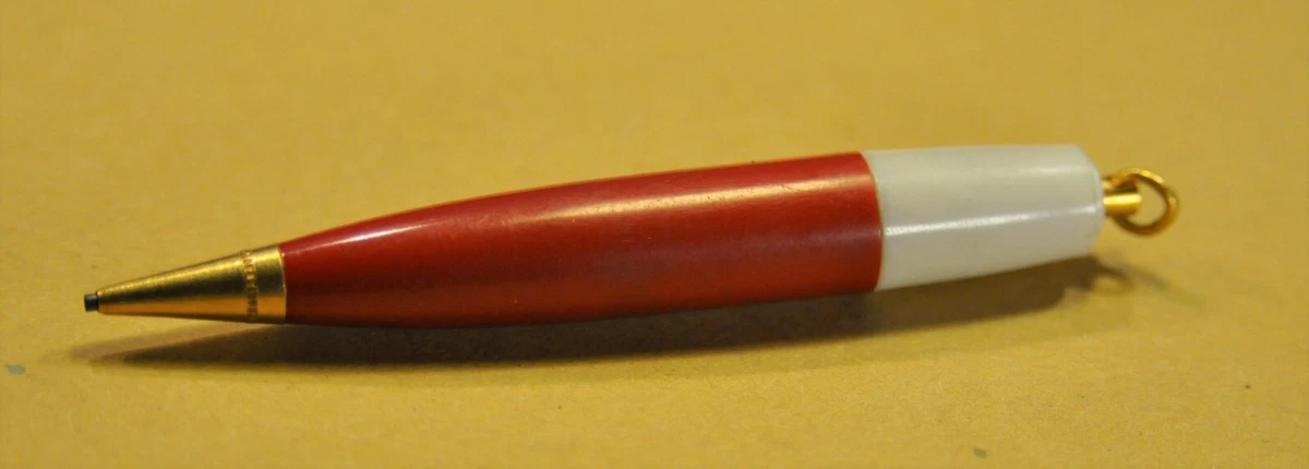 Small propelling pencil outlet