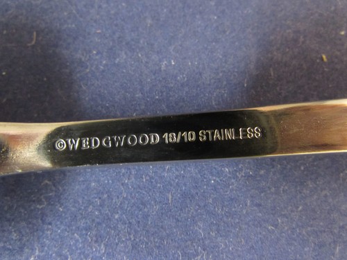 SET OF TWO - Wedgwood Stainless Flatware PLATINUM PLUME Serving Forks NEW - Picture 3 of 4