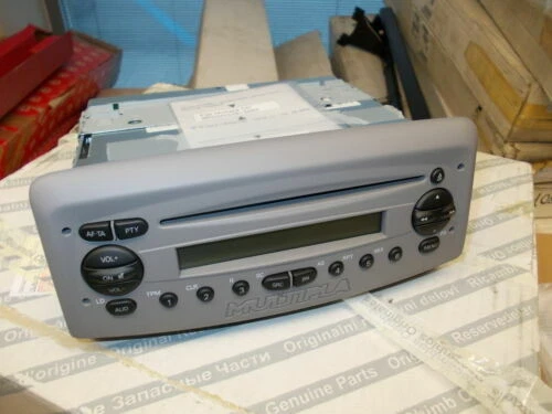 Autoradio e frontalini da auto radio con display animato per Fiat