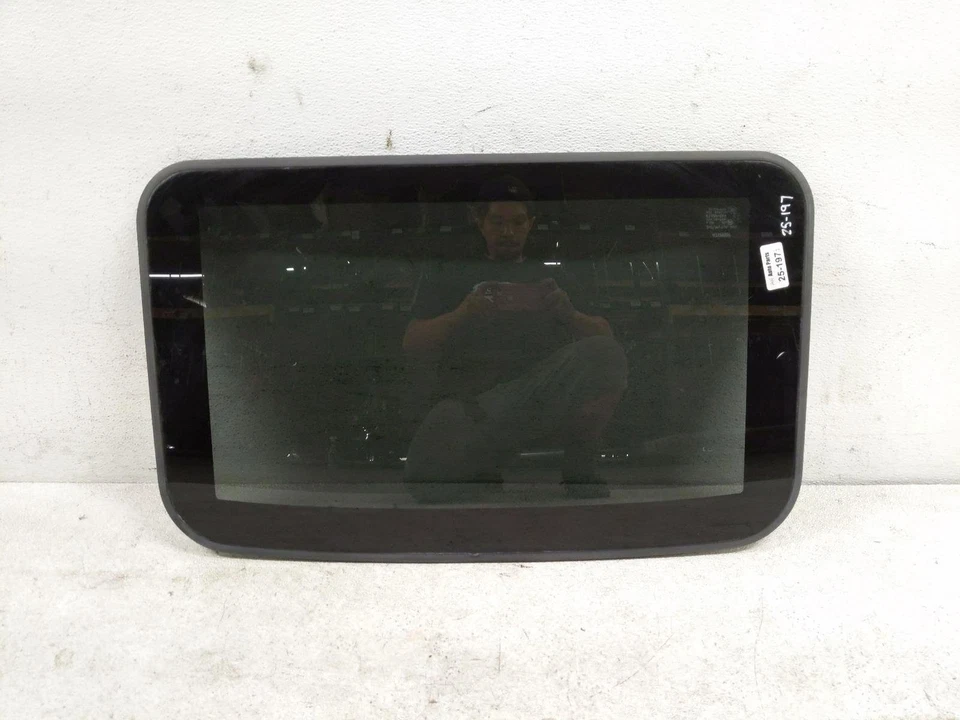 2012-2019 Toyota Prius C Sunroof Glass Window Roof Top Moonroof 63204-52070 - Image 2 of 4