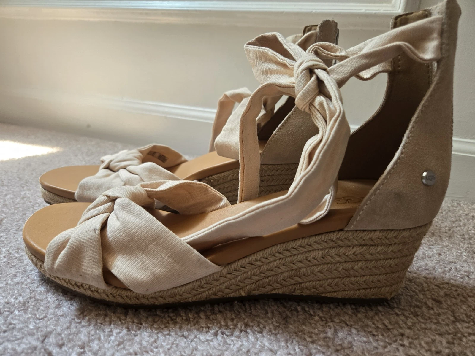 UGG Sandali Donna 10 Yarrow Annodato Zeppa Espadrillas 1117353 Beige *NUOVI SENZA SCATOLA
